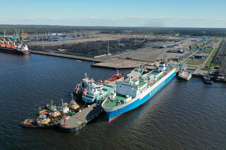 Николай Патрушев посетил Автомобильно-железнодорожный паромный комплекс