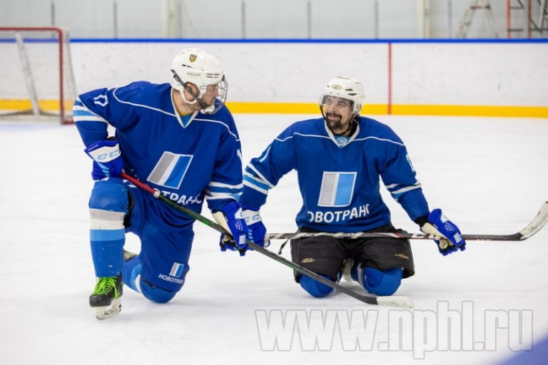 Хоккейная команда «Новотранс» сыграла со счетом 4:1